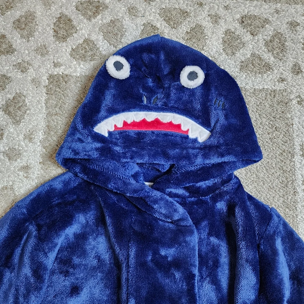 Pottery Barn Kids Shark Plush Hooded Bathrobe Boys Small 4-6